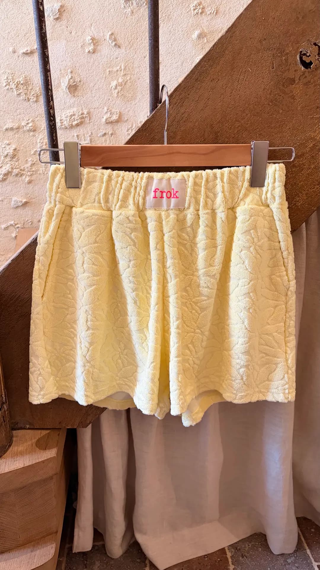 FROK SHORTS Jaune paille
