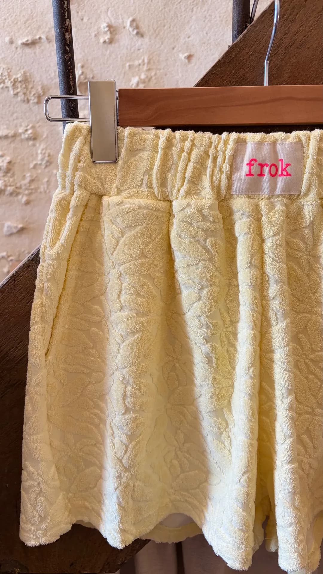 FROK SHORTS Jaune paille