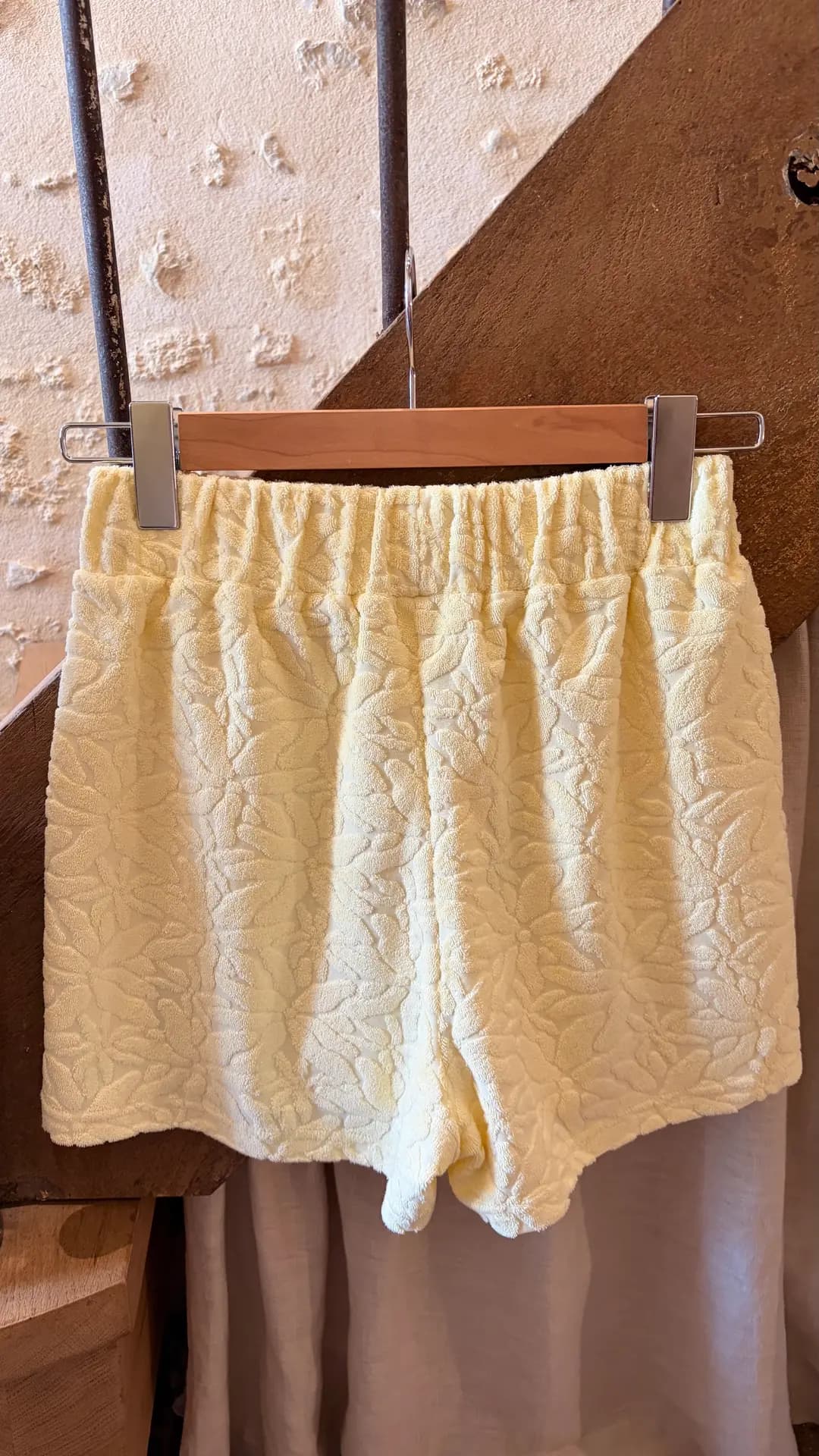 FROK SHORTS Jaune paille